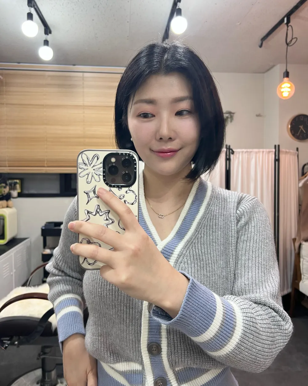 샵 거울 앞 셀카, 자연스러운 메이크업